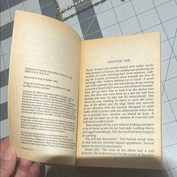 Charlotte Lamb 'Man's World' Harlequin Book - Picture 7 of 7